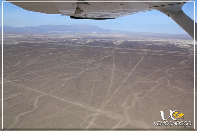 Deserto de Nazca e linhas a perder de vista
